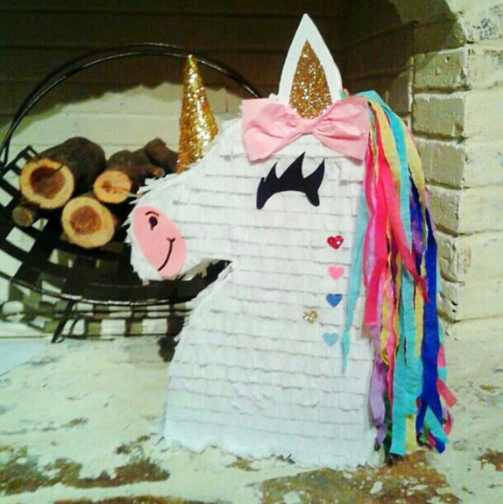 Unicorn pinata party